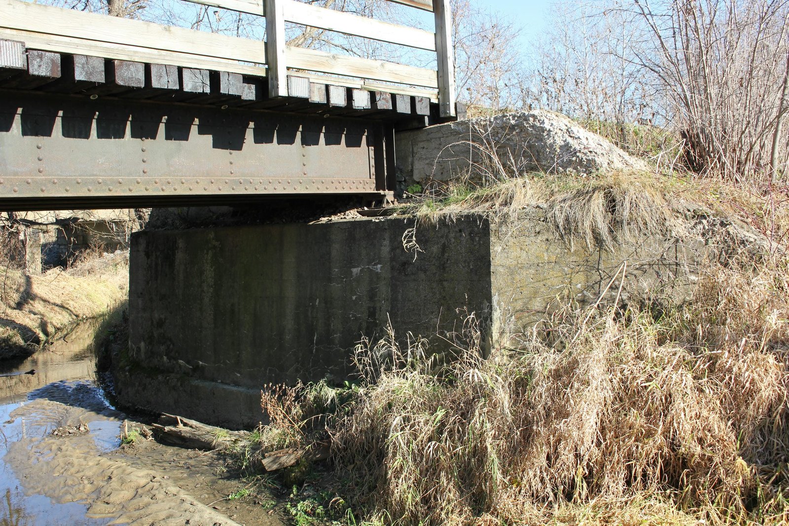 East abutment